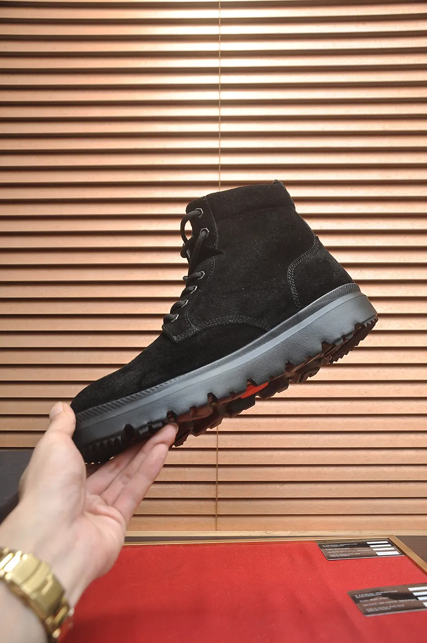 Men's shoes 💰580💶【UGG】(full genuine wool lining) Please pay attention to the original quality and compare the thickness of the wool 🏮🏮Hot style Martin boots from Australia's warm luxury brand men's shoes, official website synchronization, Beckham men's style..., made of imported top-layer waxed cowhide, waxed toe, Australian real wool velvet lining Carefully sewn...Imported rubber Martin boots outsole (comfortable, soft and wear-resistant). I really like the quality...Exquisite workmanship, you can't put it down once you see it. Code number 39-44